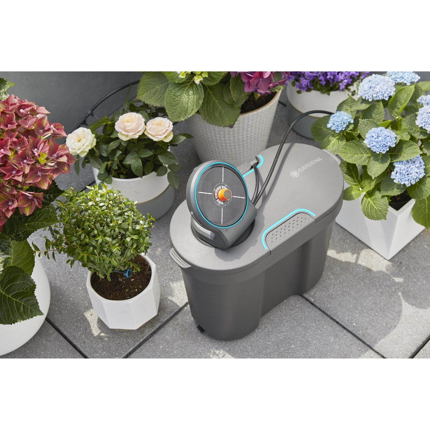 Kit d'arrosage solaire AquaBloom avec réservoir inclus Gardena