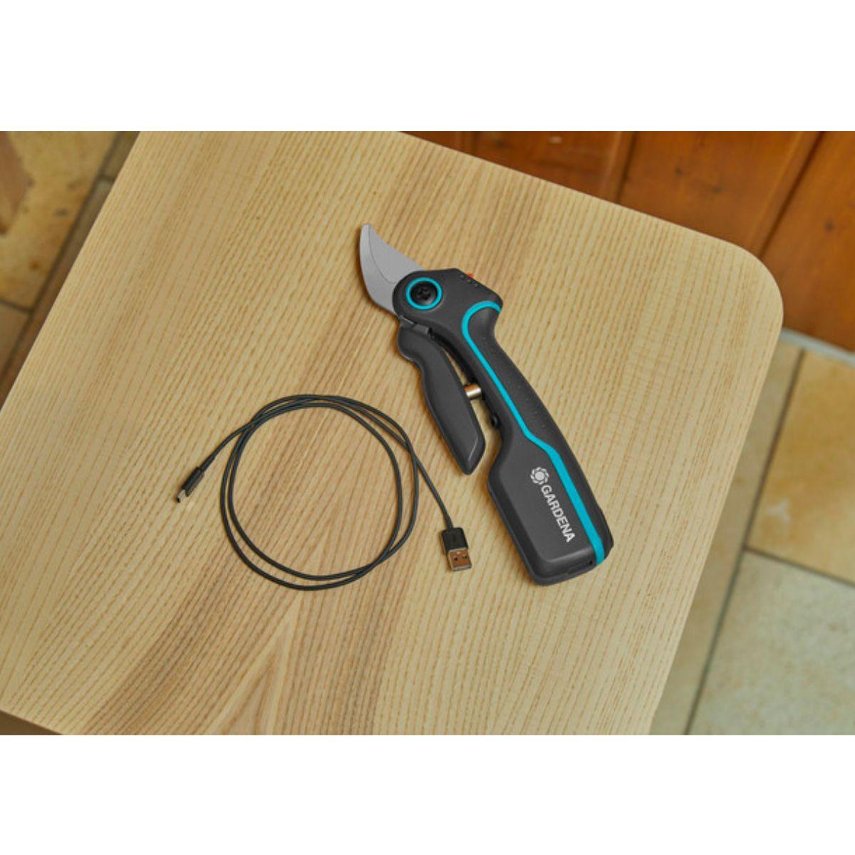 Nożyce ogrodowe akumulatorowe AssistCut GARDENA