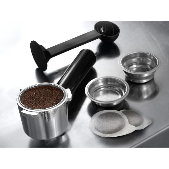 Macchina da caffè manuale per espresso e cappuccino Delonghi Dedica Style EC685.BK nera