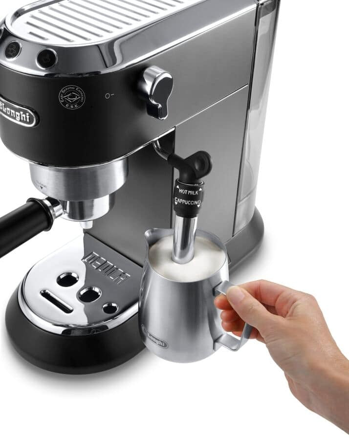 Macchina da caffè manuale per espresso e cappuccino Delonghi Dedica Style EC685.BK nera